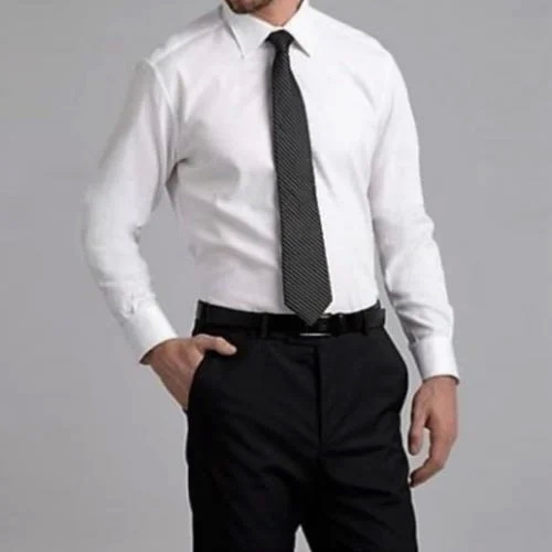 مردی با پیراهن سفید و کراوات و شلوار مشکی